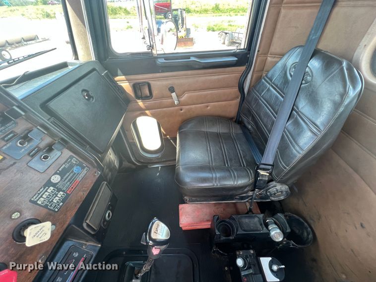 image for item IA9027 1995 Peterbilt 378  semi truck