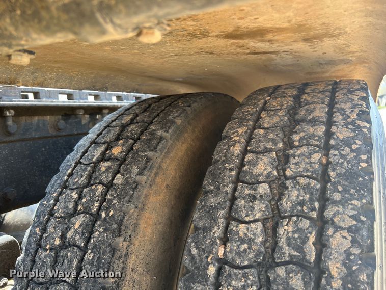 image for item IA9027 1995 Peterbilt 378  semi truck