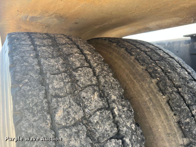 image for item IA9027 1995 Peterbilt 378  semi truck