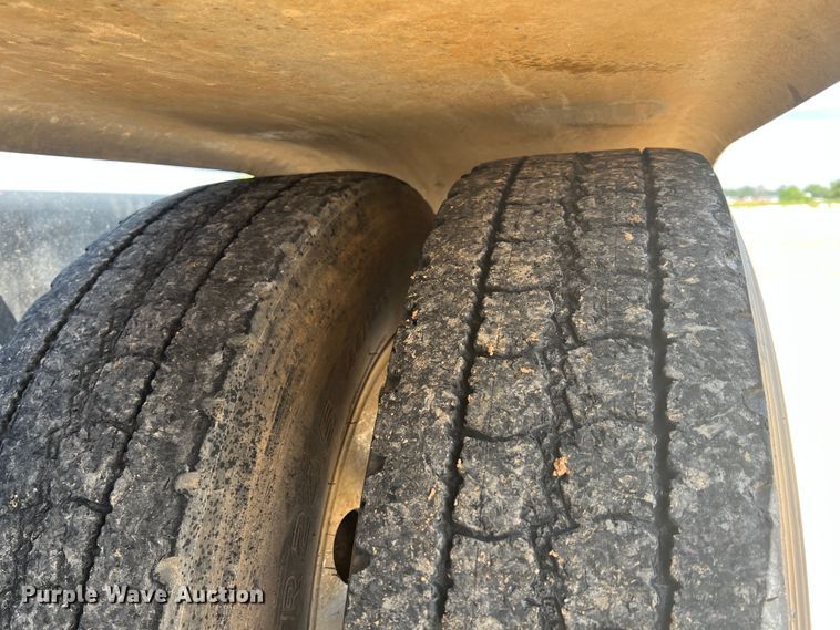 image for item IA9027 1995 Peterbilt 378  semi truck