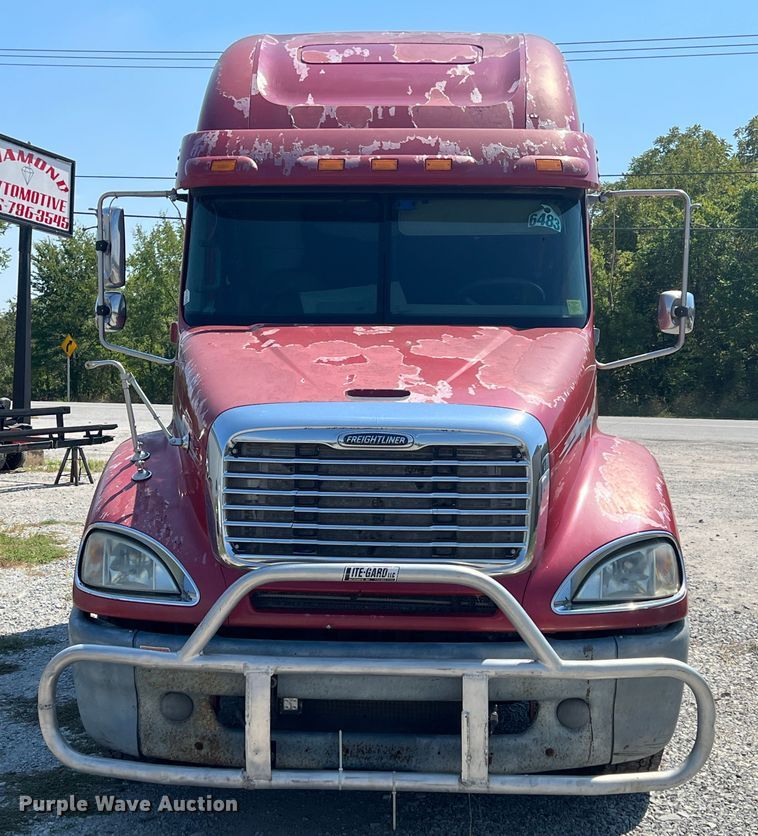 image for item IA9072 2005 Freightliner Columbia  semi truck