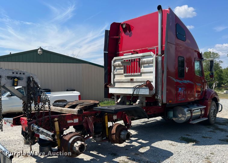 image for item IA9072 2005 Freightliner Columbia  semi truck