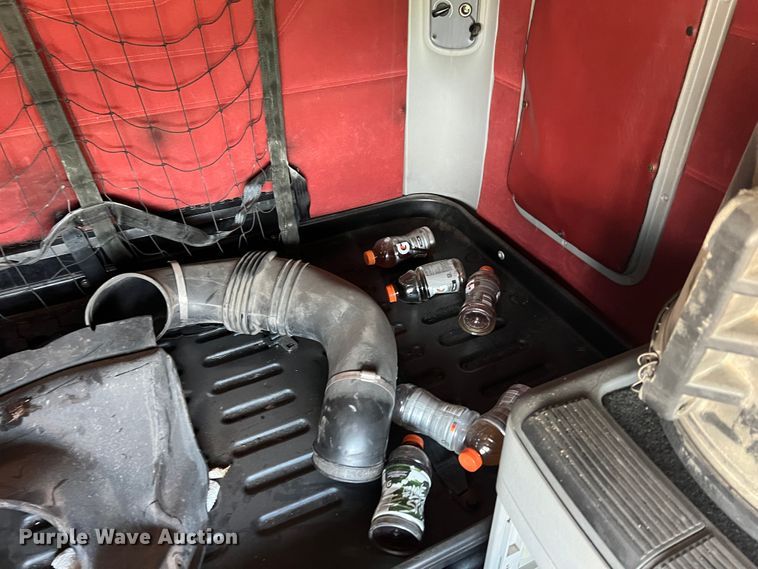 image for item IA9072 2005 Freightliner Columbia  semi truck