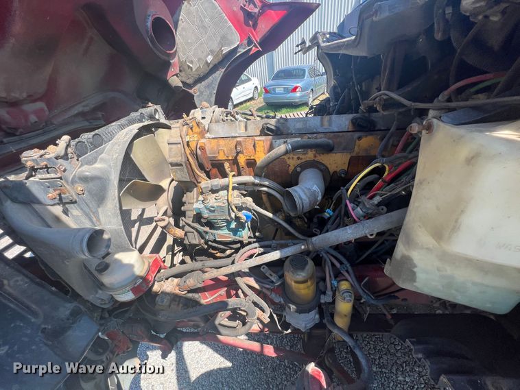 image for item IA9072 2005 Freightliner Columbia  semi truck