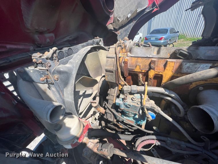 image for item IA9072 2005 Freightliner Columbia  semi truck