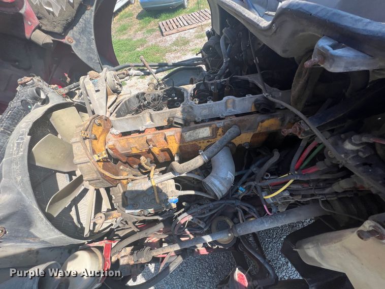 image for item IA9072 2005 Freightliner Columbia  semi truck