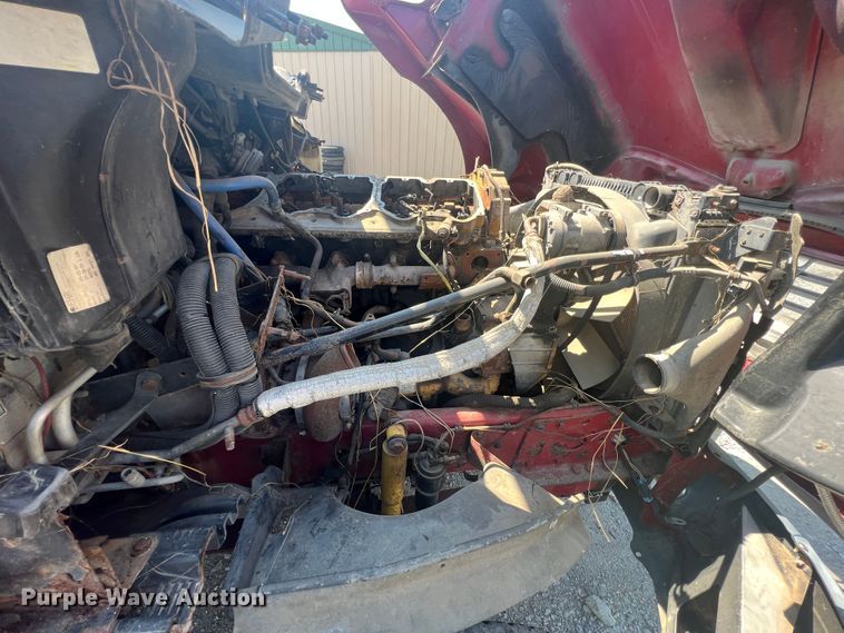 image for item IA9072 2005 Freightliner Columbia  semi truck