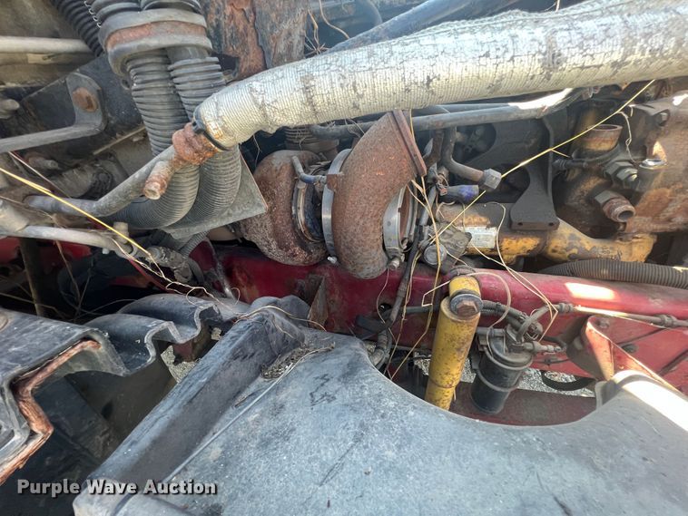 image for item IA9072 2005 Freightliner Columbia  semi truck