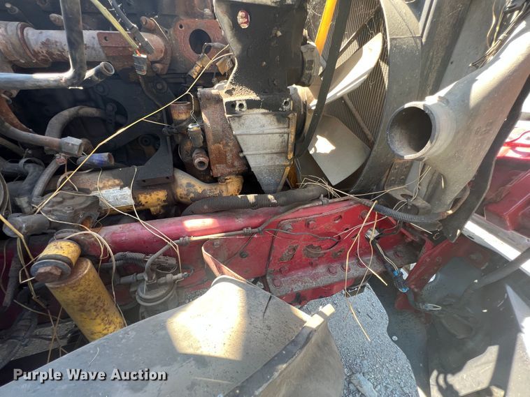 image for item IA9072 2005 Freightliner Columbia  semi truck