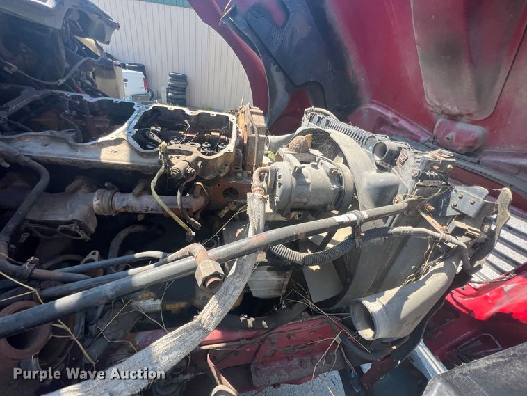 image for item IA9072 2005 Freightliner Columbia  semi truck