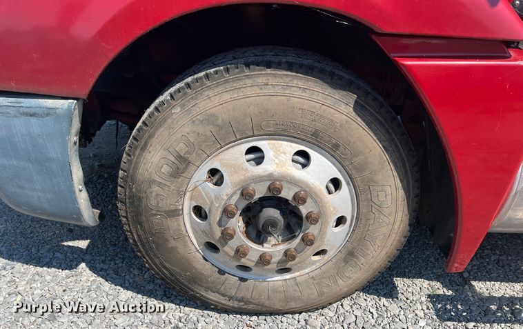 image for item IA9072 2005 Freightliner Columbia  semi truck