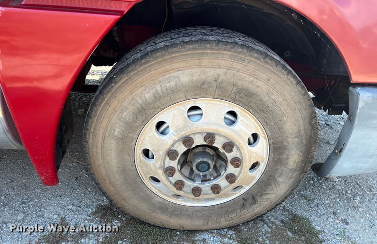 image for item IA9072 2005 Freightliner Columbia  semi truck