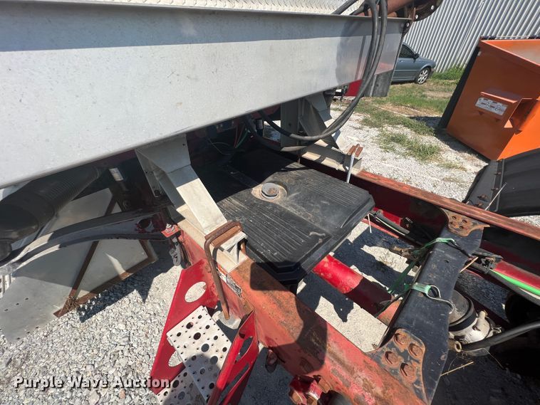 image for item IA9072 2005 Freightliner Columbia  semi truck