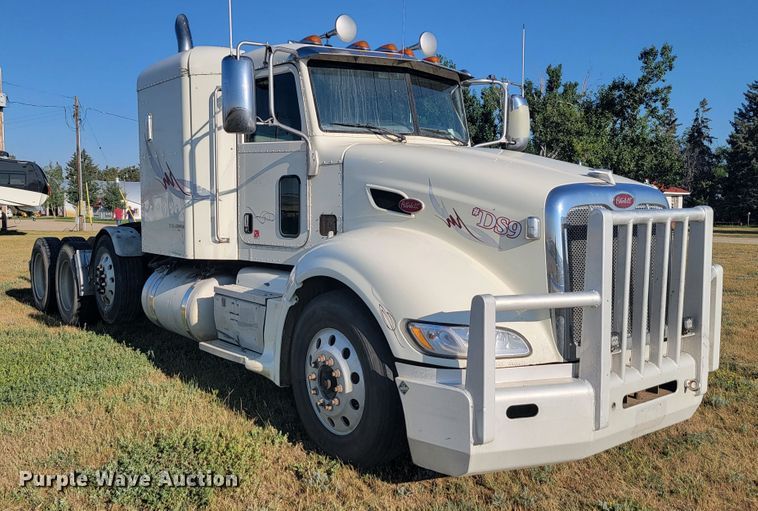 image for item JC9633 2010 Peterbilt 386  semi truck
