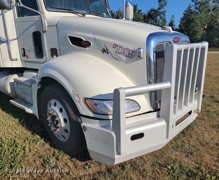 image for item JC9633 2010 Peterbilt 386  semi truck
