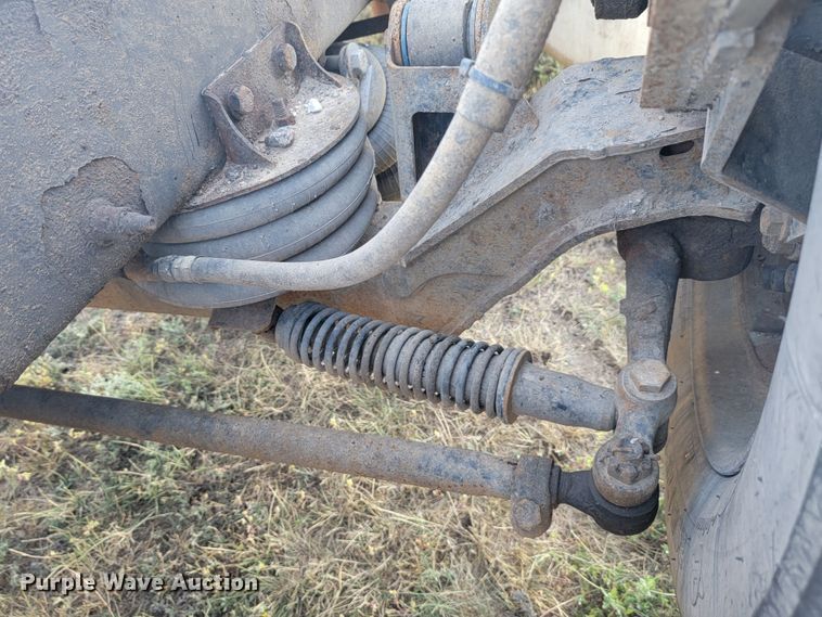 image for item JC9633 2010 Peterbilt 386  semi truck