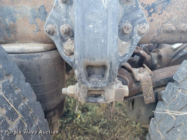 image for item JC9633 2010 Peterbilt 386  semi truck