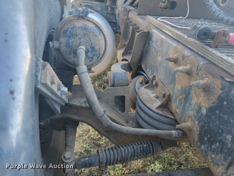 image for item JC9633 2010 Peterbilt 386  semi truck