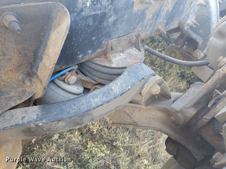 image for item JC9633 2010 Peterbilt 386  semi truck