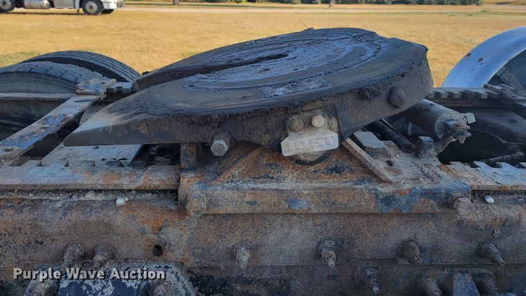 image for item JC9633 2010 Peterbilt 386  semi truck