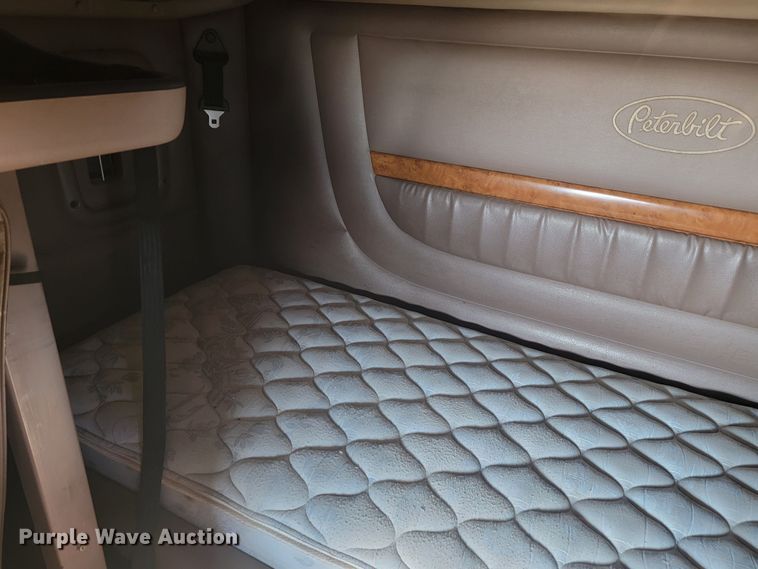 image for item JC9633 2010 Peterbilt 386  semi truck