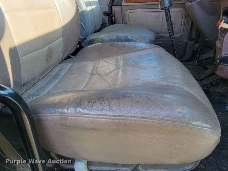 image for item JC9633 2010 Peterbilt 386  semi truck