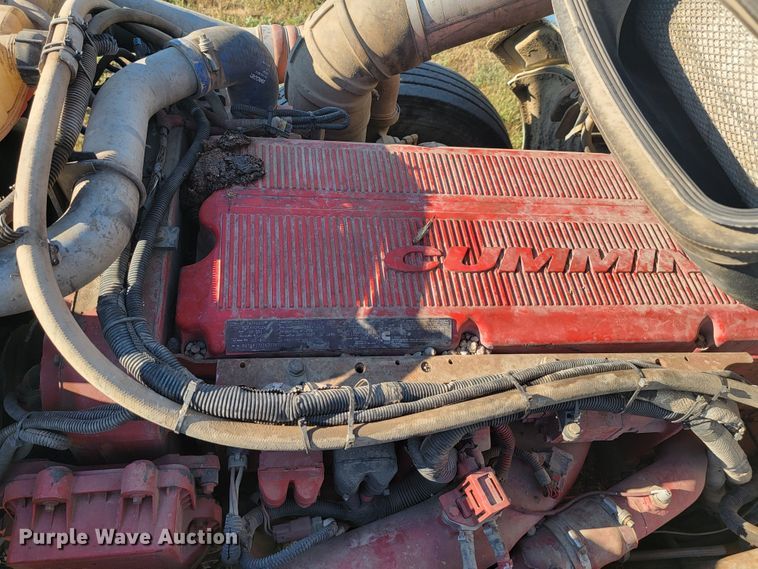 image for item JC9633 2010 Peterbilt 386  semi truck