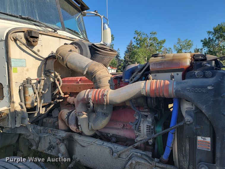 image for item JC9633 2010 Peterbilt 386  semi truck