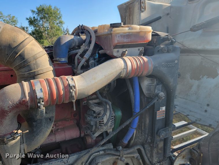 image for item JC9633 2010 Peterbilt 386  semi truck