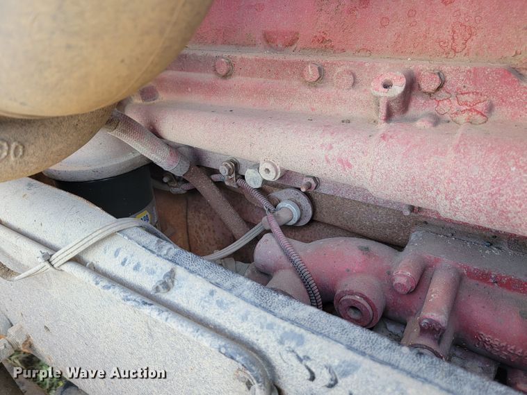 image for item JC9633 2010 Peterbilt 386  semi truck