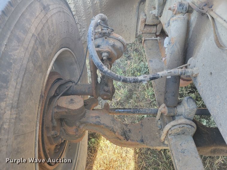 image for item JC9633 2010 Peterbilt 386  semi truck