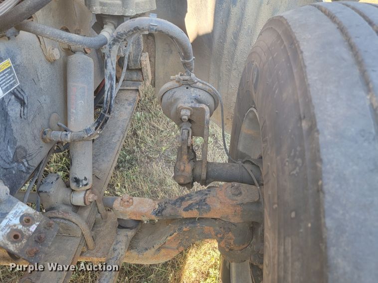 image for item JC9633 2010 Peterbilt 386  semi truck