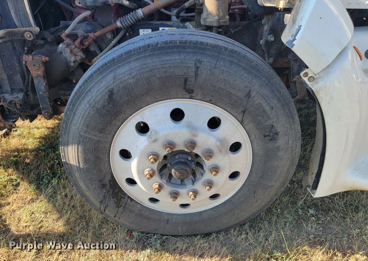 image for item JC9633 2010 Peterbilt 386  semi truck