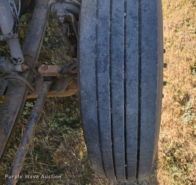 image for item JC9633 2010 Peterbilt 386  semi truck