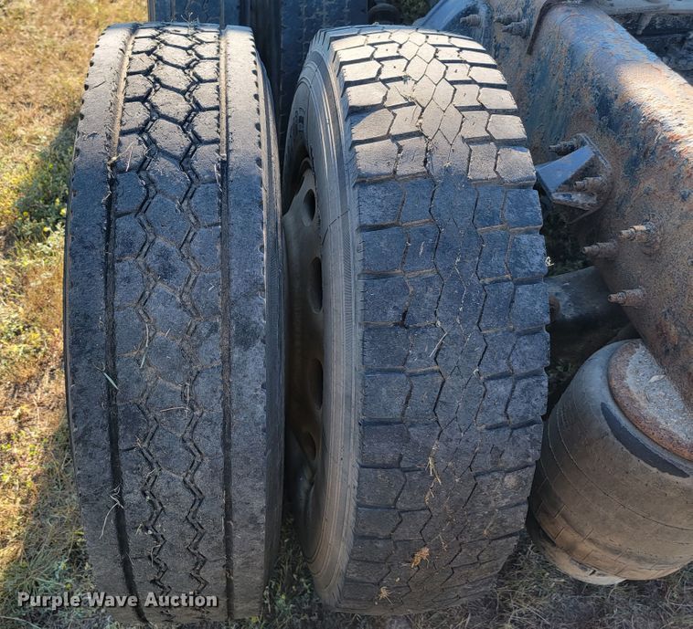 image for item JC9633 2010 Peterbilt 386  semi truck