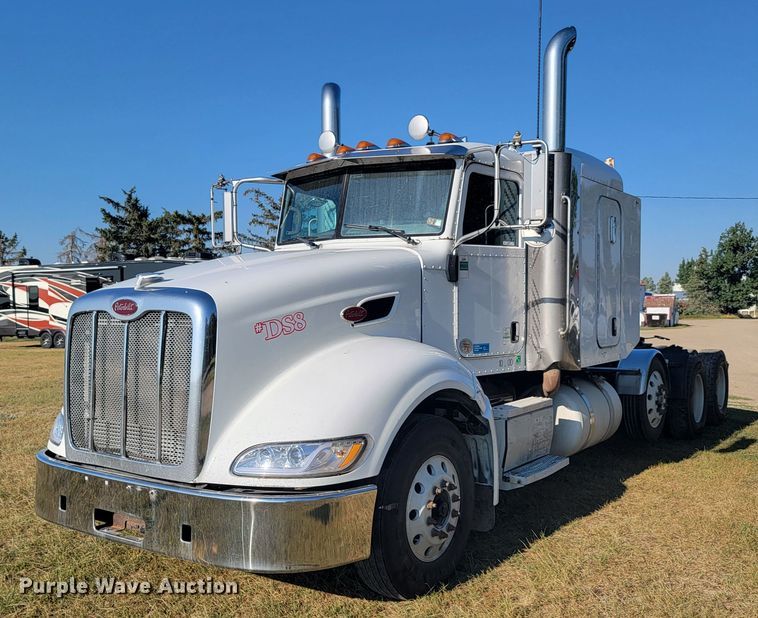 image for item JC9634 2010 Peterbilt 386  semi truck