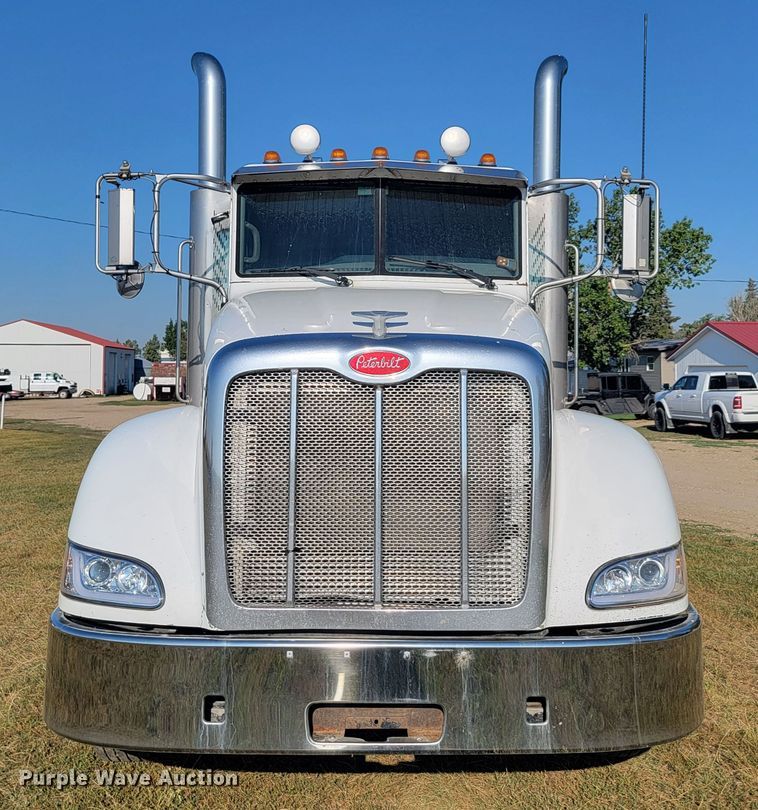 image for item JC9634 2010 Peterbilt 386  semi truck