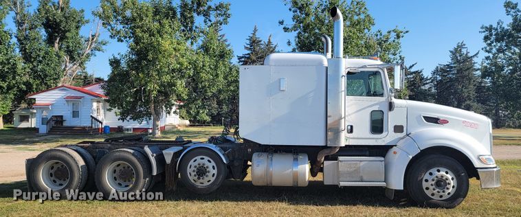 image for item JC9634 2010 Peterbilt 386  semi truck