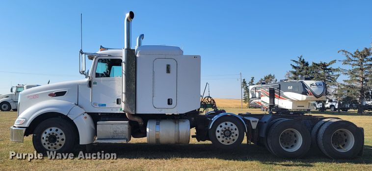 image for item JC9634 2010 Peterbilt 386  semi truck