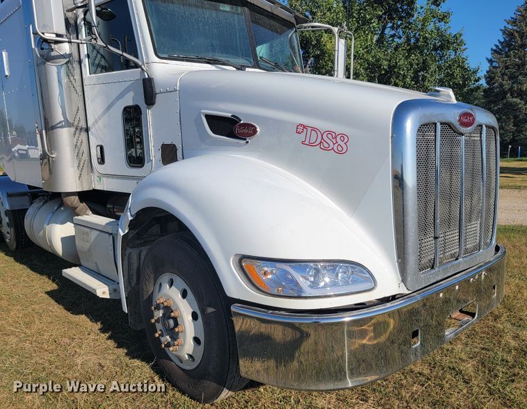 image for item JC9634 2010 Peterbilt 386  semi truck