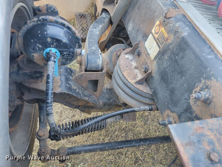 image for item JC9634 2010 Peterbilt 386  semi truck