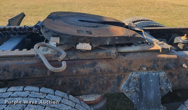 image for item JC9634 2010 Peterbilt 386  semi truck