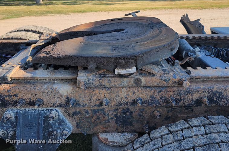 image for item JC9634 2010 Peterbilt 386  semi truck