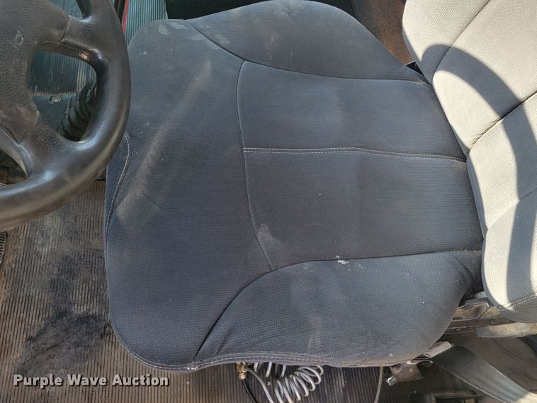 image for item JC9634 2010 Peterbilt 386  semi truck