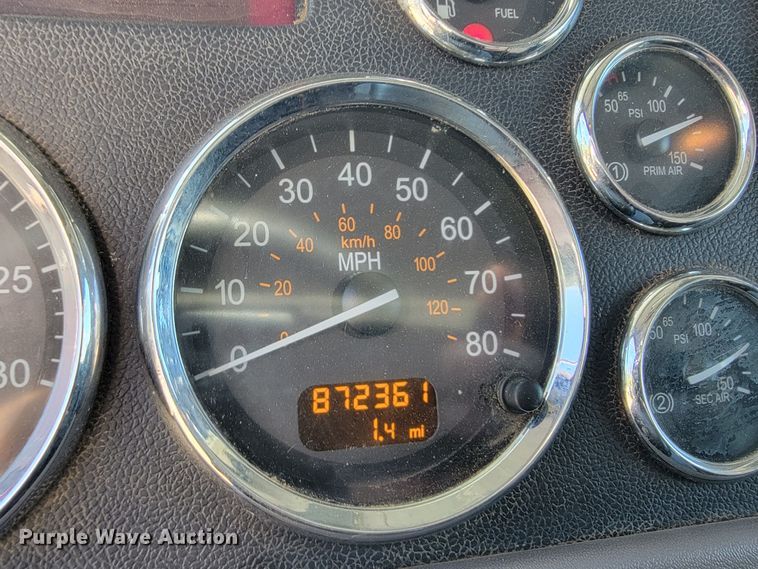 image for item JC9634 2010 Peterbilt 386  semi truck