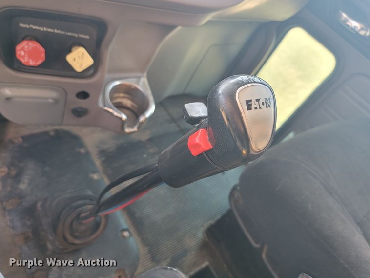 image for item JC9634 2010 Peterbilt 386  semi truck