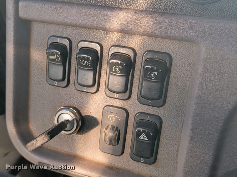 image for item JC9634 2010 Peterbilt 386  semi truck