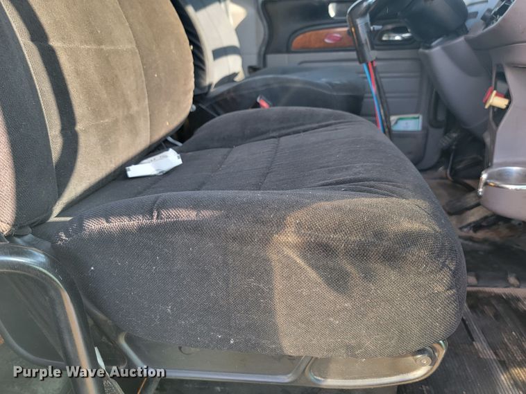 image for item JC9634 2010 Peterbilt 386  semi truck