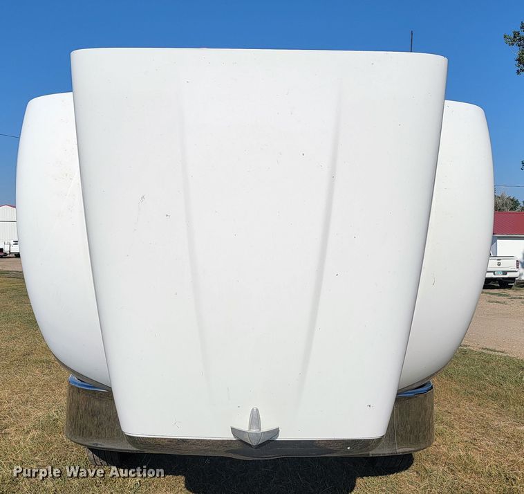 image for item JC9634 2010 Peterbilt 386  semi truck