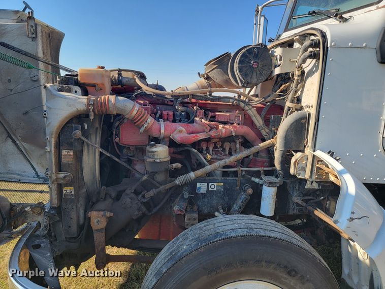 image for item JC9634 2010 Peterbilt 386  semi truck